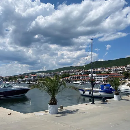 アパート Horizon 3 'в' *